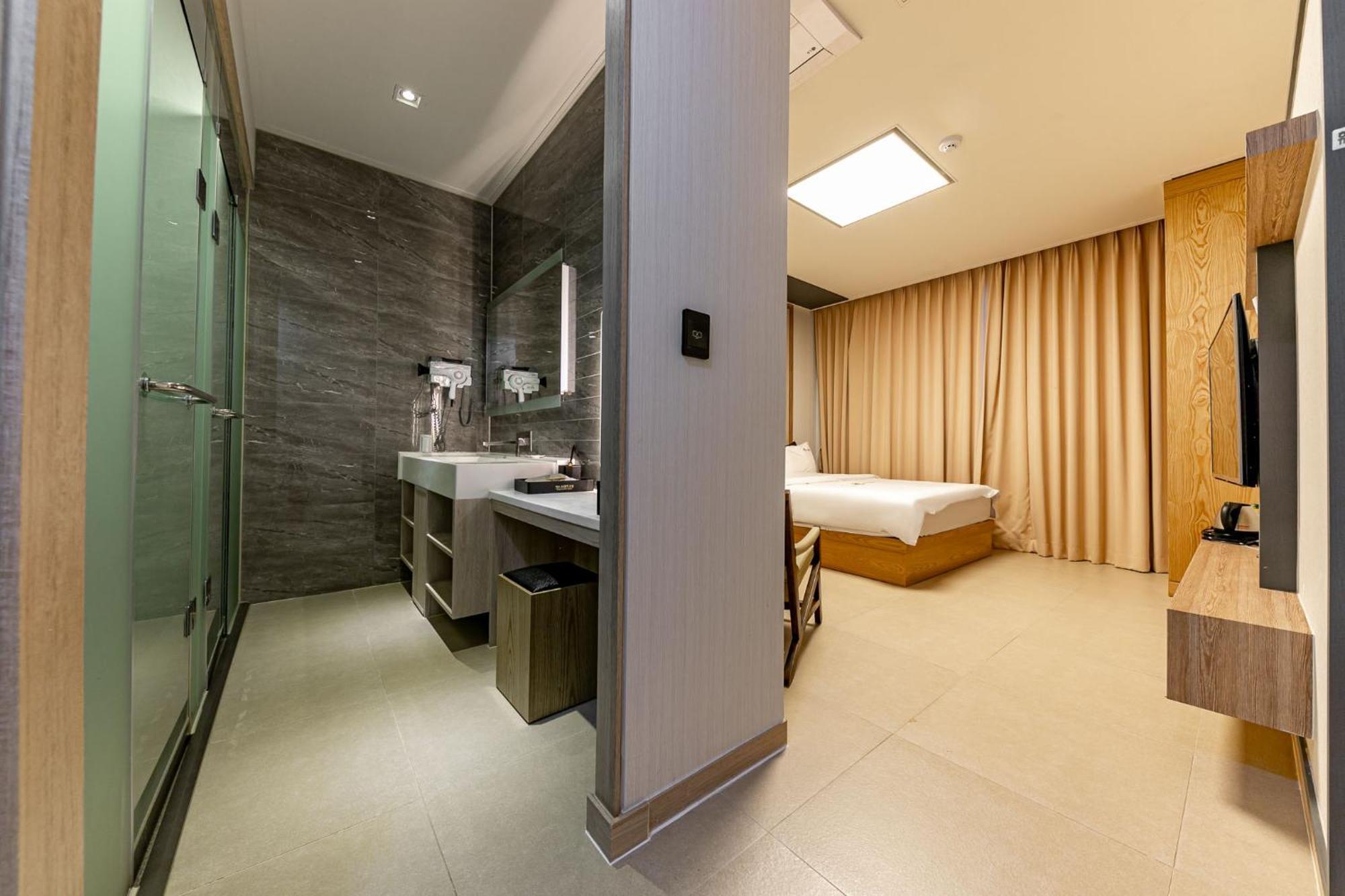 Yeosu Stay Hotel Room photo